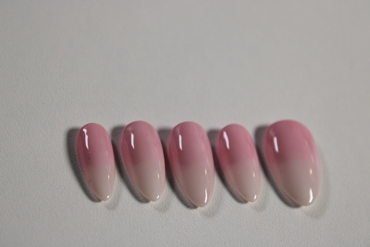 NATURAL NUDE BABE